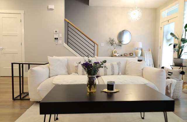 Modern & Luxury Townhome in Vancouver WA [3BR/2.5BA]