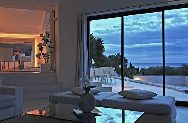 MODERN LUXURY VILLA, SEA / MOUNTAIN VIEW, SOUTH FACING, PRIVATE POOL, 5 MIN. TO THE BEACH