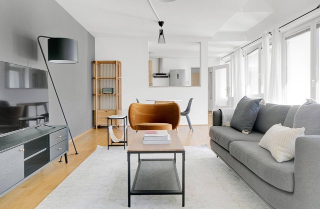 Modern Mariahilf 1BR w/Elevator & A/C, close to dining, by Blueground