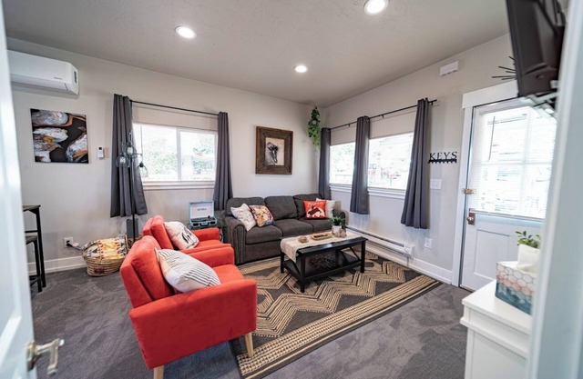 Modern Miner's Cottage in Tranquil High Desert w/Miles of Trails, Pet Friendly!