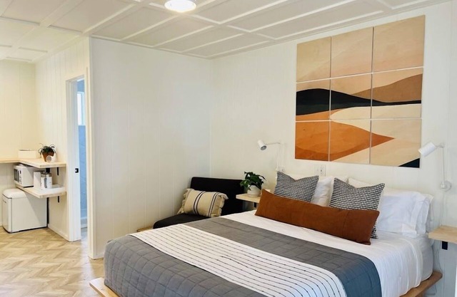 Modern Motel Suite With Kitchen