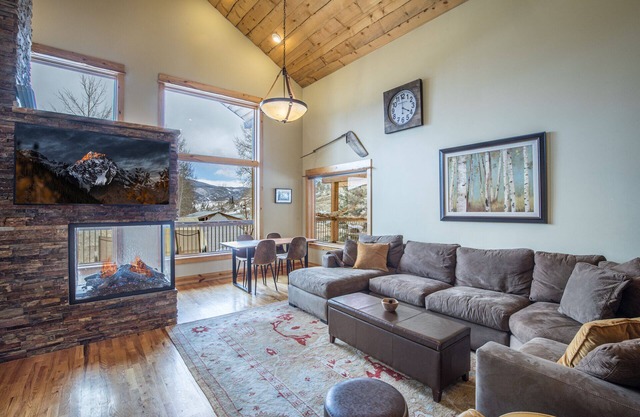 Modern Mountain Cabin -Walk to Downtown Creede - Ping Pong - Unmatched Views