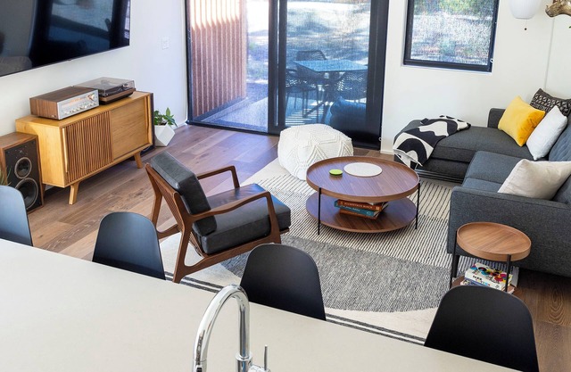 Modern Mountain Cottage, walking distance to charming town of Sisters, Oregon
