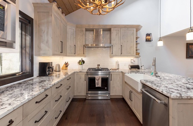 Modern Mountain Townhome- A Spacious Retreat For Your Getaway!