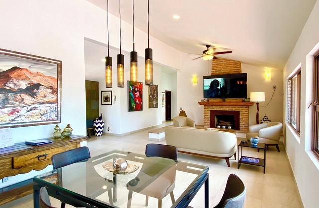 Modern 3-Bedroom Retreat in Ajijic - Walk To Everything- 1 Night Rates Available