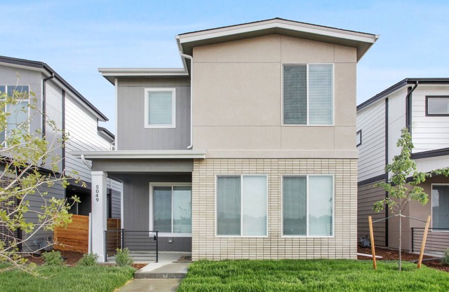 Modern New Home Close to Downtown, Dicks, DIA and Hwys