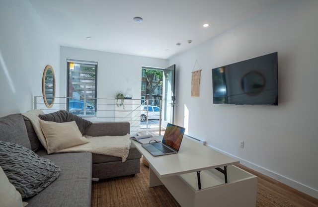 Modern New Studio in Trendy Saint-Henri