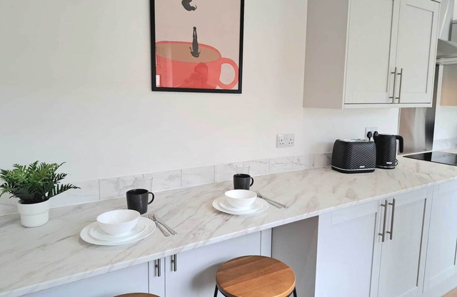 Modern-Newly Refurbished 3-Bedroom House