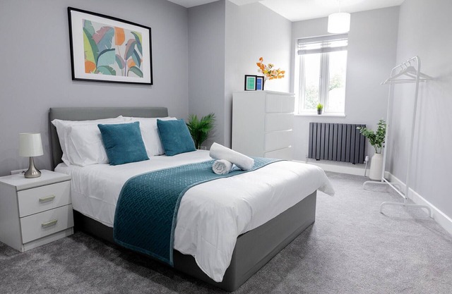 Modern, Newly Renovated 6-Bedroom Home