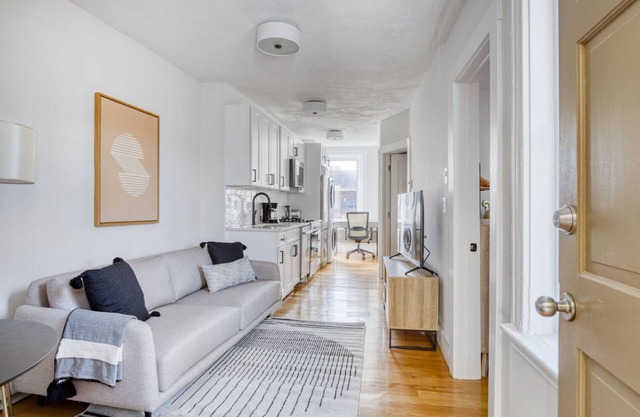 Modern North End 2BR w/W/D on Salem St., near dining, by Blueground