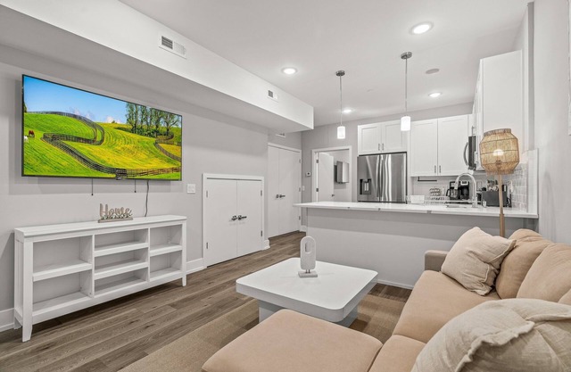 Modern Oak Unit w/ Rooftop