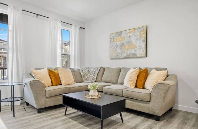 Modern Oasis | Dogs Ok | Spacious | Close to Seton