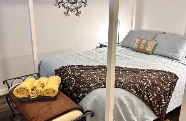 Modern Oasis Getaway FireplacenMagnolia enchanted guestsuite in New Braunfels