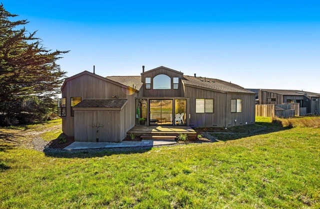 Modern, Ocean View Home on the Golf Course w/Private Hot Tub & 2 Fireplaces