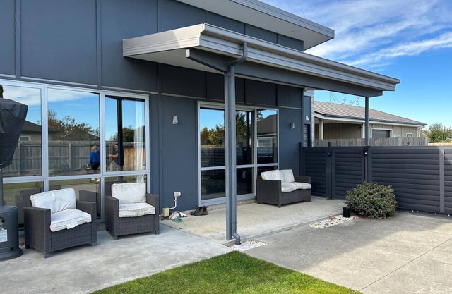 Modern on McMillan | Central, WiFi, Smart TV