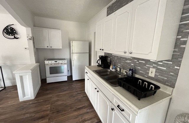 Modern One-bedroom apartment in downtown Biddeford