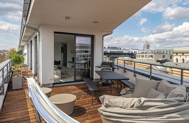 Modern Penthouse in Top Location w/Roof Terrace & Garage
