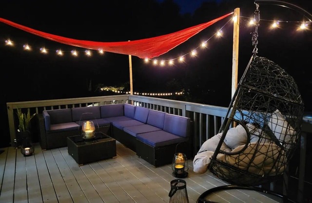 Modern Pocono Oasis: Spacious 3-Bed, 3-Bath Retreat on 1.5 Acres