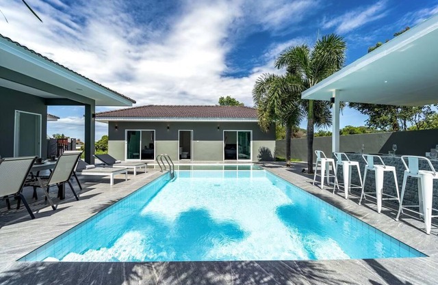 Modern Pool Villa with 5 Bedrooms (EDO)