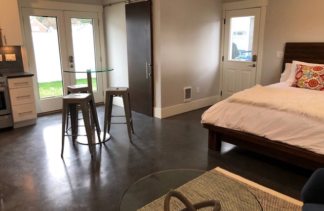 Modern Private Access 1 Bed Studio Downtown Coeur d'Alene Idaho