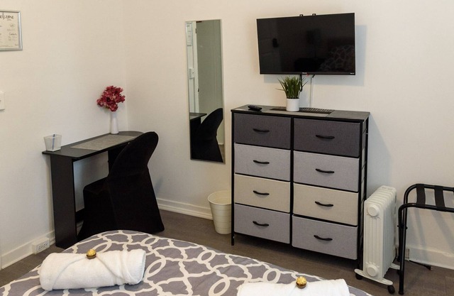 Modern Private Bedroom No4+Kitchen &wifi