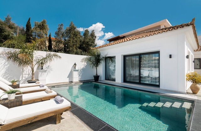 Modern Private Villa, 5 minutes from the beach!