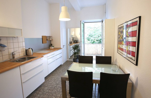 Modern & quiet 1.5 room apartment in Cologne Sülz - with garden view and balcony