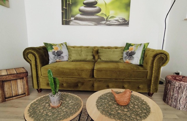 Modern, quiet 2-room comfort apartment - balcony, WLAN, TV, spa area