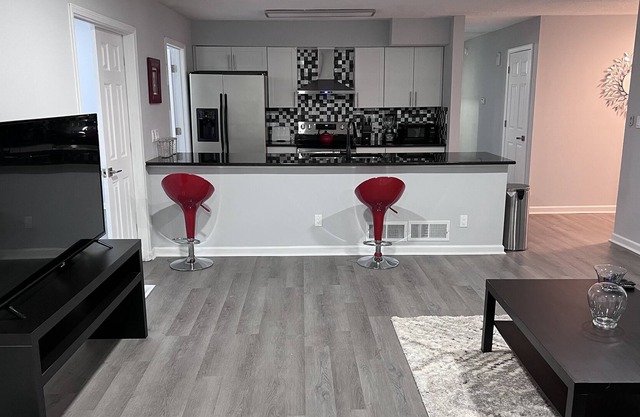 Modern & Renovated 3 bedroom delight, near Stone Mountain 25 mins from Metro ATL