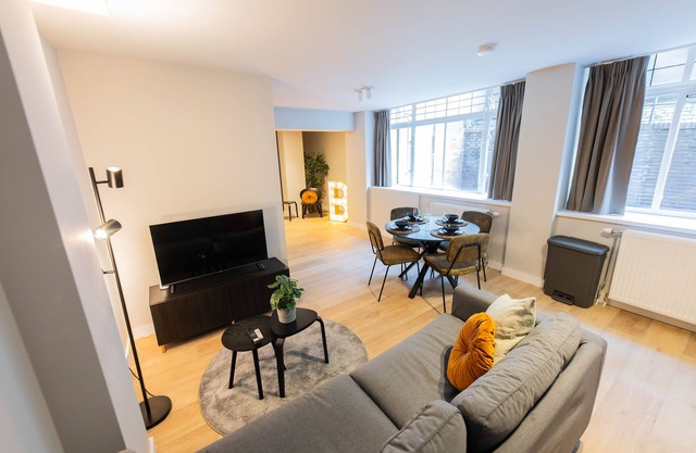 Modern Retreat 3BDR Apartment WS