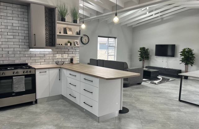 Modern Retreat in Jeffreys Bay