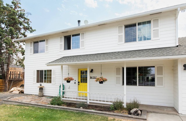 Modern Rustic 4BR Farmhouse