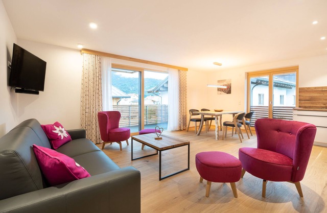 Modern, sauna, underground parking (entrance height 2.10m), elevator, free summer mountain lift