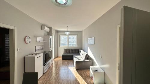 Modern Seaview Apartment in Central Shëngjin