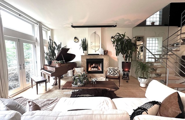 Modern- Smart Home in Wicker Park