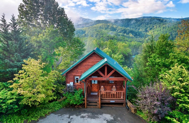 Modern Smoky Mountain Getaway Cabin 🏡 - Amazing View! 🌄