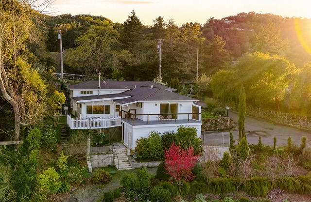 Modern Sonoma Stay w/Spacious Deck, Views & Prime Location | Bennett