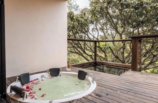 Modern Spa Villa on the Mountain: Turkish & Jacuzzi