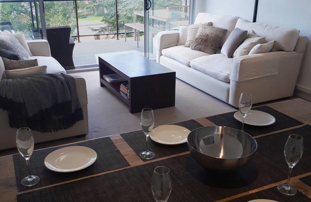 Modern spacious and central 2 bedroom apartment