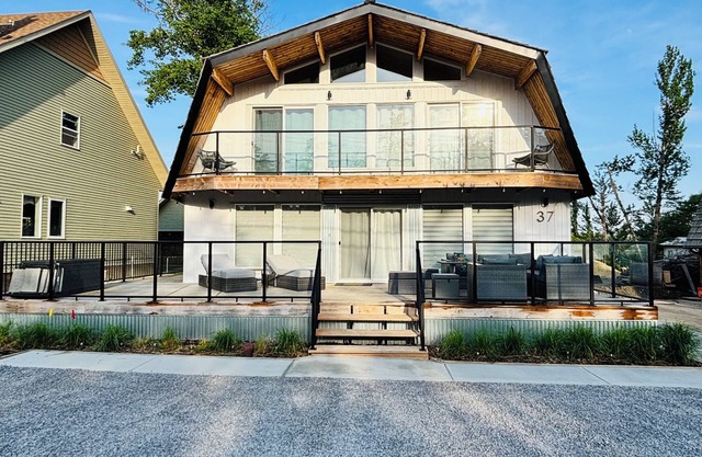 Modern Spacious Cottage at the Lake - Sleeps 12/4br/4ba