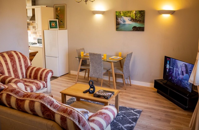 Modern Spacious 2 Bed Apartment Wolverhampton with Free Secure Parking
