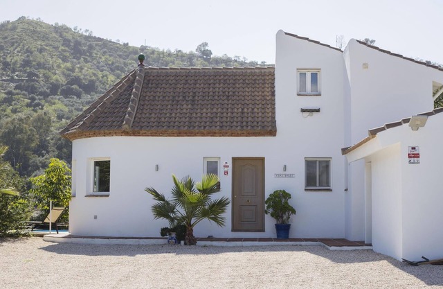 Modern Spacious Rural Villa With Private Pool, Hot Tub and WiFi