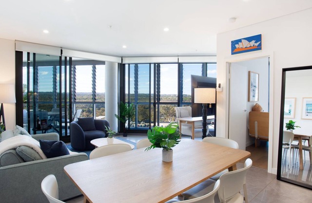 Modern Splendour, Macquarie Park I90