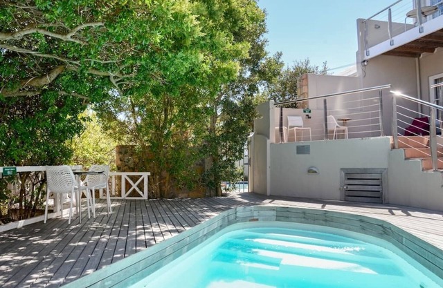 Modern studio apartment on the Camps Bay beachfront