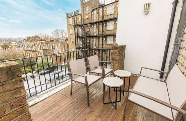Modern studio flat w/balcony on the King’s Road in Chelsea, London