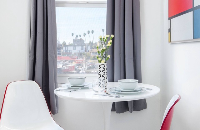 Modern Studio Near Downtown LA! 420-Friendly