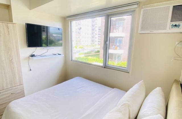 Modern Studio Stay with Pool & Playground in Iloilo
