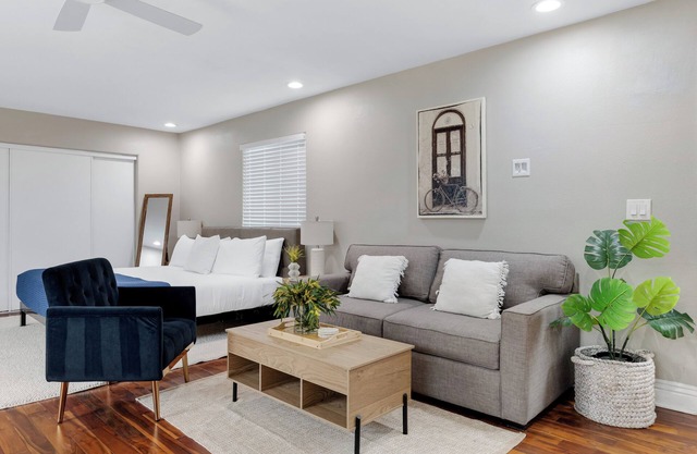 Modern Studio w/Pool & Hot Tub Near Beaches & Downtown | Briggs