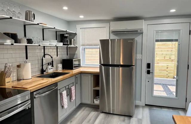 Modern Studio - Walk to DC Metro
