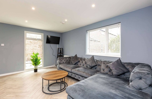 Modern & Stylish 3 Bedroom Home in Peterborough